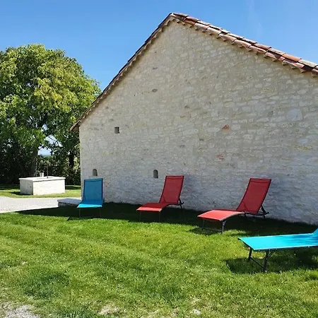 Maison En Pierre Situe Au Milieu Des Champs De Ble