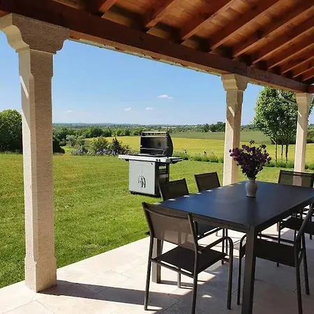 Maison En Pierre Situe Au Milieu Des Champs De Ble ヴィラ
