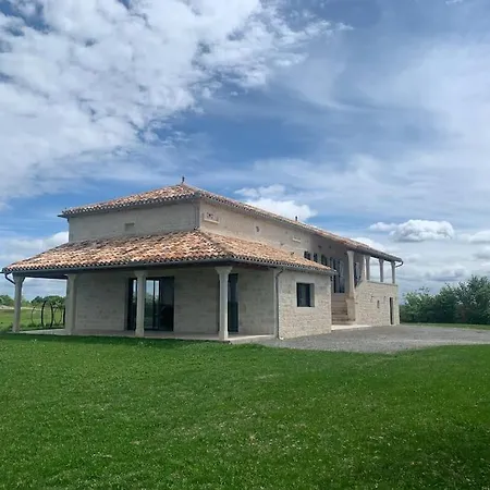 Villa Maison En Pierre Situe Au Milieu Des Champs De Ble *