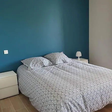 Villa Maison En Pierre Situe Au Milieu Des Champs De Ble Pern