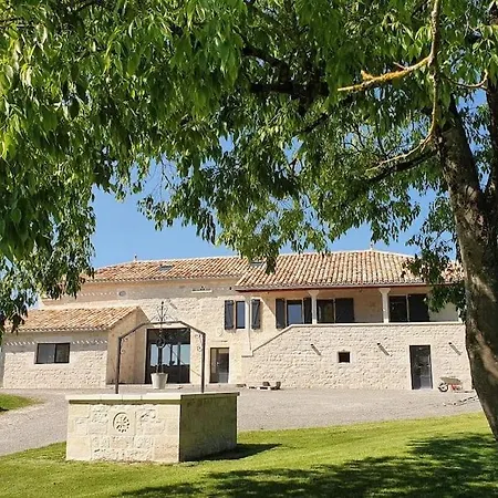 Maison En Pierre Situe Au Milieu Des Champs De Ble * Pern