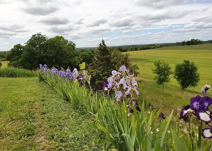 Villa Maison En Pierre Situe Au Milieu Des Champs De Ble Pern