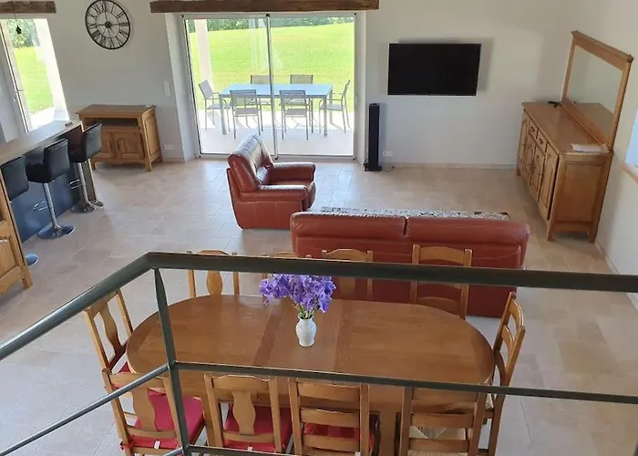 Maison En Pierre Situe Au Milieu Des Champs De Ble * Pern